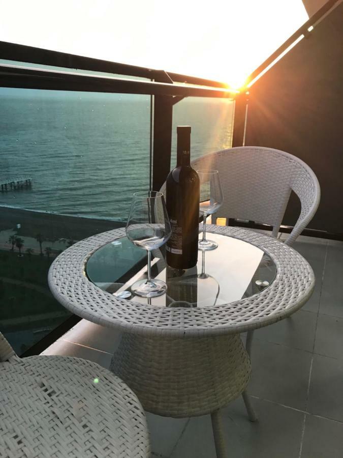 Sea View Apartments Orbi Beach Tower Batumi Esterno foto